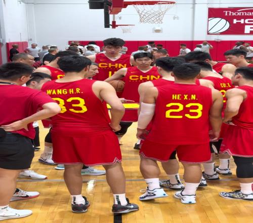 中國男籃與NBA騎士內(nèi)部教學(xué)賽的一些片段和集錦！小楊這場打得不錯！