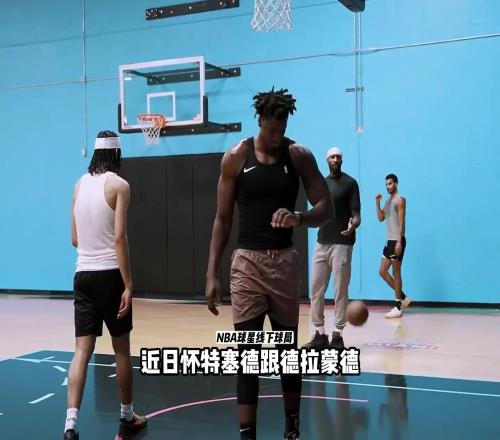 NBA的大中鋒近距離看有多強壯莊神在白邊面前好小一只啊