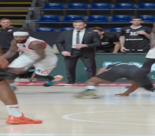 貝弗利胯下變向+腳踝終結+絲滑上籃！狗哥在NBA還是低調了