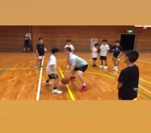 日本青訓(xùn)女教練瀨崎理奈墜步教學(xué)動(dòng)作速率真快??！