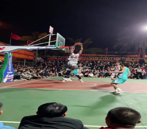 天賦炸裂！北科大馬丁野球場雙手驚天隔扣對手驚呆眾人！