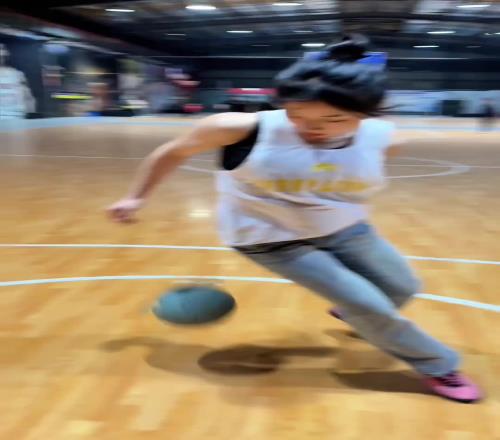 未來可妻！妹子這運球基本功得秒殺多少人啊