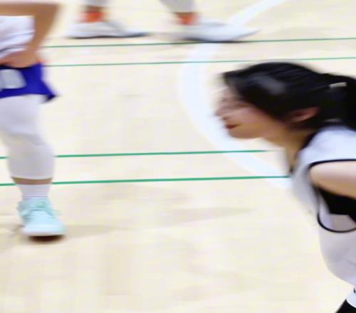 你的籃球女孩！拉開，我要單防她