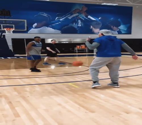 欣賞下兩屆總冠軍得主邁克米勒的退役對(duì)波