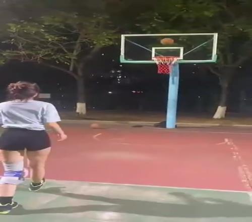 这妹子的投篮手型,是不是有种哈登的感觉