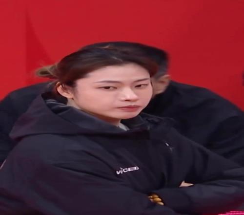 才貌双全!江苏vs四川场边认真指挥的陈晓佳指导!