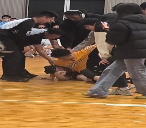 不是，怎么就鎖上喉了