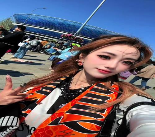 顶级美颜!国内女球迷的美颜真离谱,都要变成小精灵了