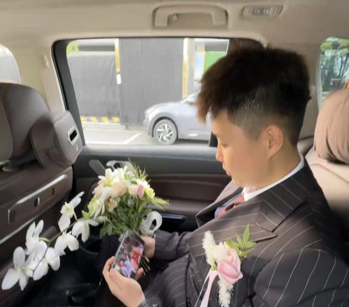 虛假的假期在結(jié)婚，真正的假期在看勇士比賽！