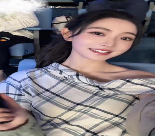 真美啊！美女主播金佳悅鳥巢看張傑演唱會