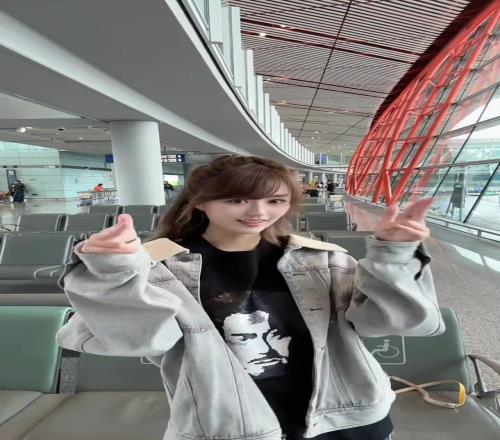 早起锻炼！美女主播小七跳全网都在跳的足球胜利之舞