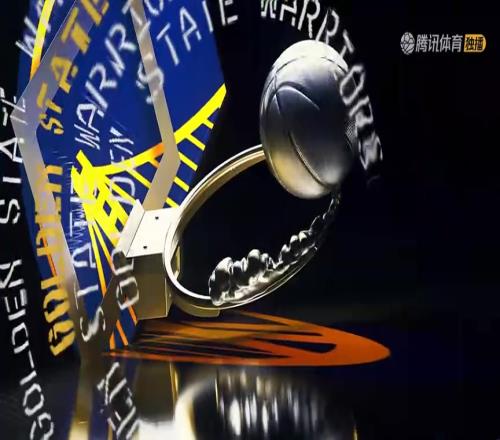 小学生偷吃被发现了!库里扮演教练边吃糖边看技术统计