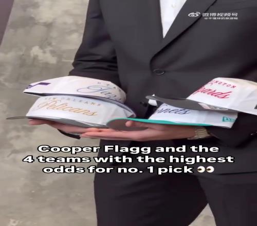 没想到吧弗拉格在抽签前拿着前四球队帽子拍照,结果是侠爆冷