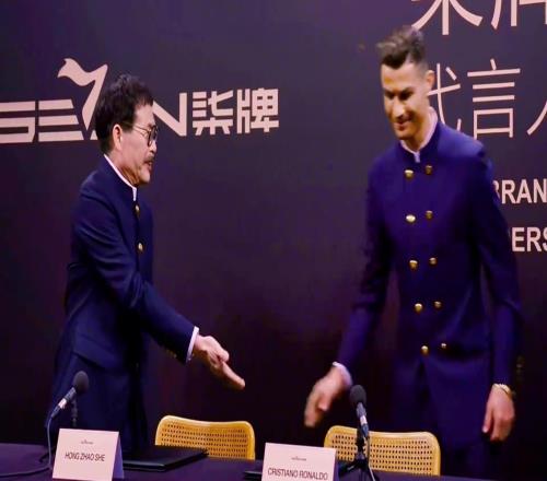 C罗这穿的是中山装!这种新中式衣服是真好看啊