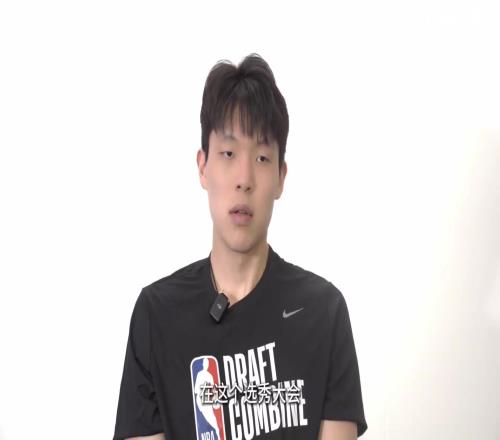 小伙很硬啊!杨瀚森谈对抗同届新秀:要么你飞过我要么你头着地
