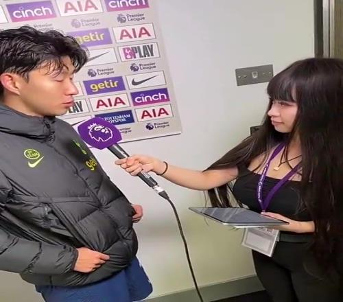 國外球迷：孫興慜不敢直視中國女記者