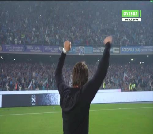 率领那不勒斯夺冠!孔蒂振臂同球迷庆祝!
