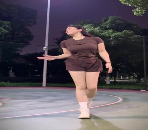 这谁防得住国产卡戴珊肘姐:抬手我就知道球进不进