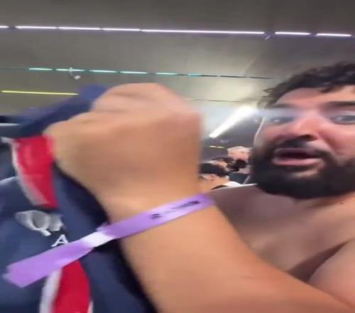 活久见!马赛老哥脱下了国米球衣马上反水穿上大巴黎球衣