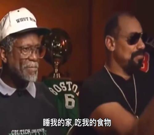 張伯倫打趣：拉塞爾睡我家吃我東西第二天還要打爆我