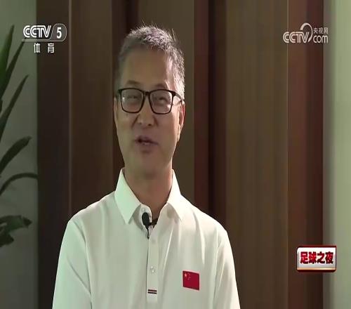 别说了参军!王钰栋对话央视主持人:你踢不过,我利物浦英超冠军