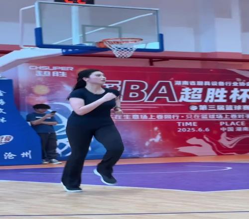 这灵动这投篮谁顶得住国产卡戴珊的肘子姐参加厨BA比赛
