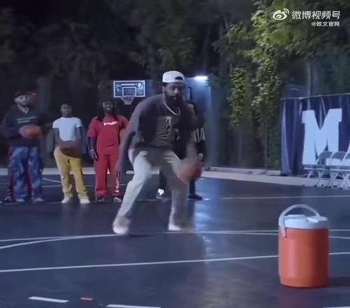 什麽叫人球一體！看歐文運球真是主打一個隨心所欲啊