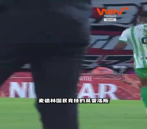 賽後直言足球沒發踢了！哥甲球員腳後跟停球染黃！