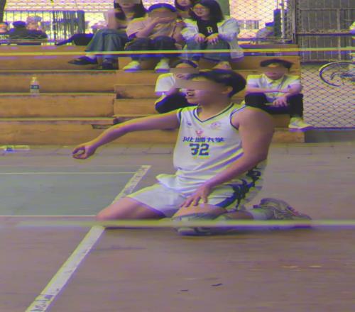 哥們真男人，手都這樣了還能如此平靜