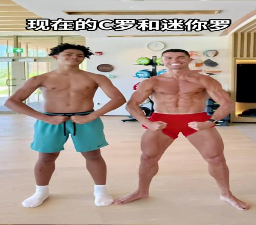 和几年前的迷你罗对比网友:现在真是大孩子啦!