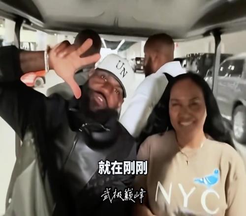 人氣爆棚詹姆斯賽季結束後首次現身參加活動...