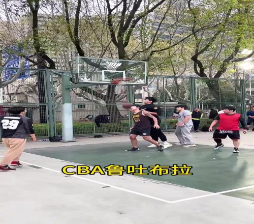 國產濃眉！CBA替補中鋒魯吐布拉，野球局隨便隔扣