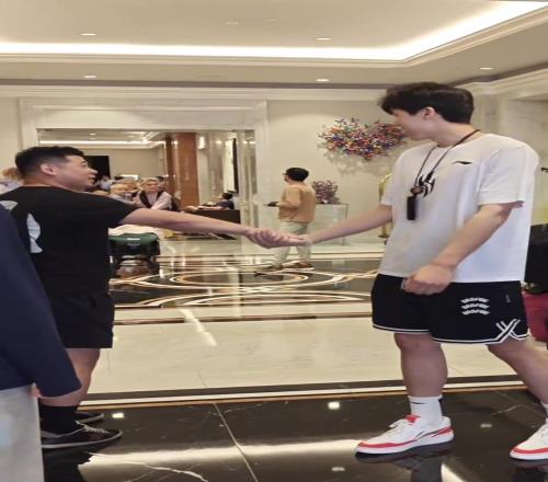 选秀结束后第二天，瀚森立即就启程出发波特兰正式开启NBA生涯