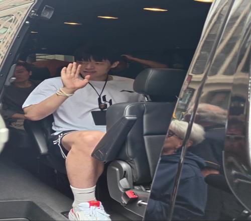 马不停蹄！杨瀚森第16顺位被开拓者选中后马上启程去波特兰