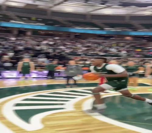 罚球线双手扣！史上弹跳最好的球员可能在明年登陆NBA