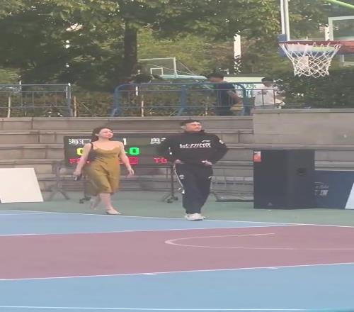 還記得湯傑嗎他和這位“少婦”女友不知道還是否在一起