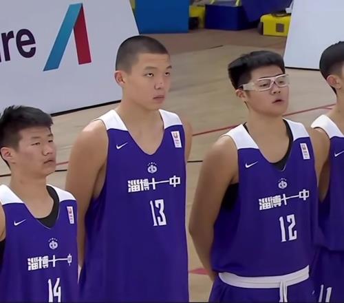 00后高清黑历史杨瀚森中学时期平头虎头虎脑还挺可爱的