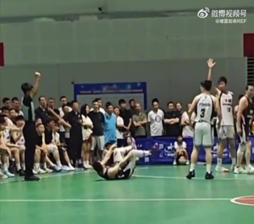 三分犯规or好球这属实有点为难裁判了