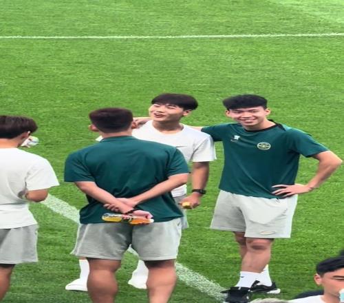 都挺帥??！大連太子毛偉杰和浙江太子王鈺棟同框