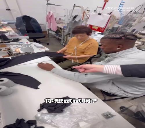 給巴特勒一個休賽期最活躍獎沒問題吧巴特勒化身“手工師傅”