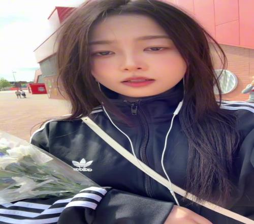 曼聯球迷宣宣：雖然香蕉视频网址是死敵，但我買了一束鮮花來悼念若塔