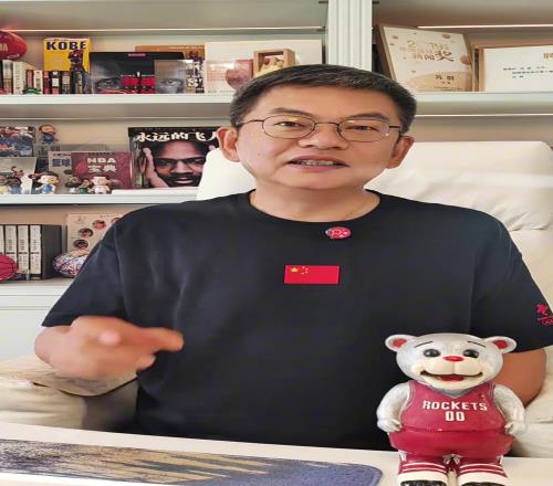 笑死蘇群：火箭這交易做的，用惠特摩爾換了兩包辣條