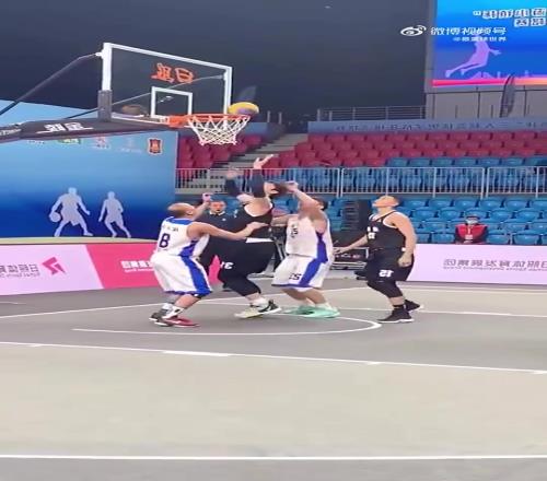 王哲林这个视频在外网火了，外媒发问：这就是CBA的MVP