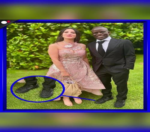 网友：谁能帮他买双皮鞋吗坎特穿着运动鞋参加朋友婚礼