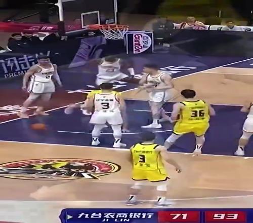 CBA经典名场面!你TM敢瞅我
