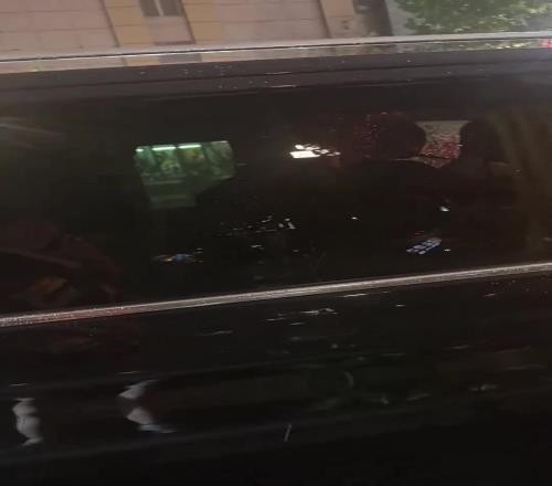小小年紀已是很多中國孩子的偶像！亞馬爾球迷偶遇乘車的亞馬爾