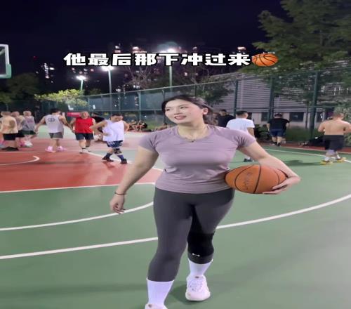 一点不怜香惜玉啊!国产卡戴珊的肘子姐发文:大哥的对抗有点猛