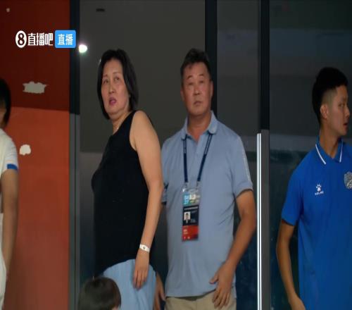 中甲赛场,深圳补时读秒绝平被吹,疑似引发看台一名球迷强烈不满