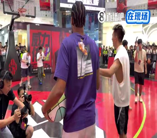 技高一筹啊!丁威迪中国行与吴泽健三分比拼,稳稳收下胜利!