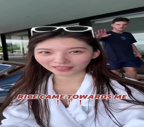 赖斯闯入镜头打招呼,小姐姐激动坏了